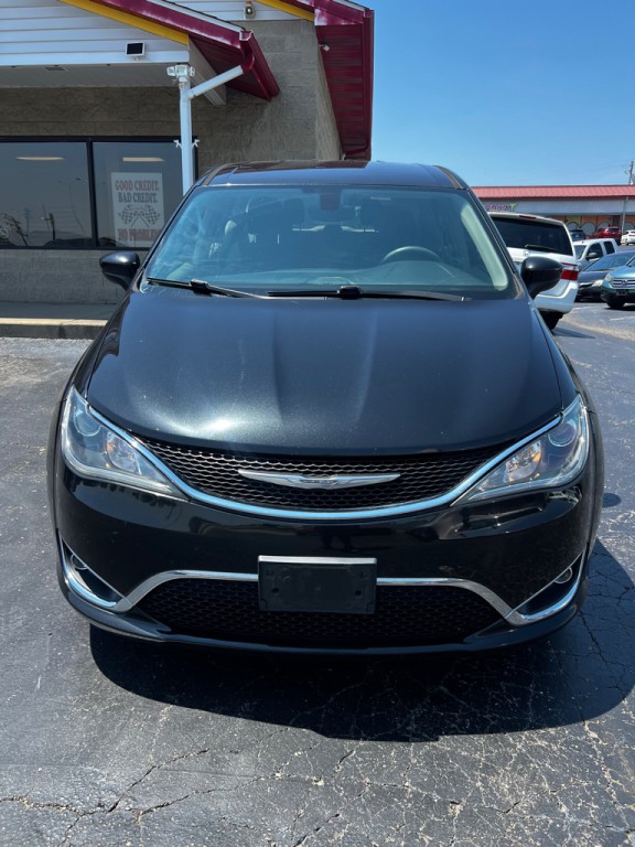 2017 Chrysler Pacifica Image 2