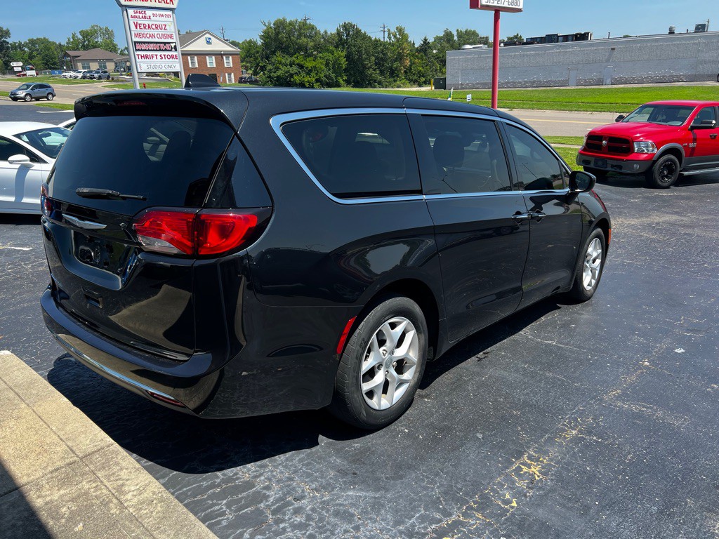 2017 Chrysler Pacifica Image 4