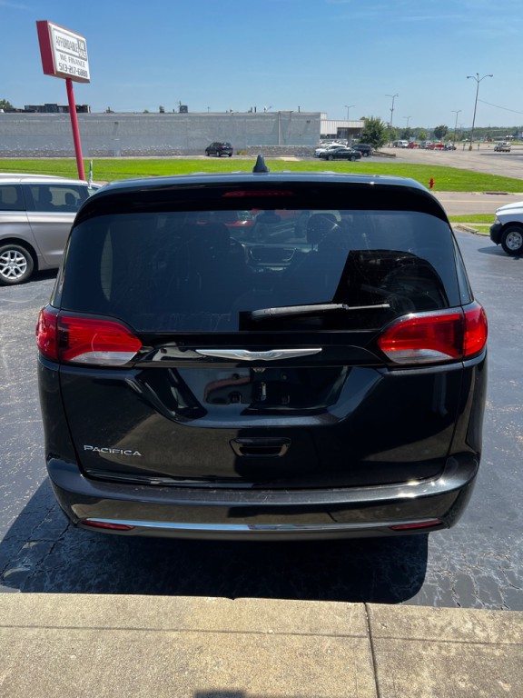 2017 Chrysler Pacifica Image 5