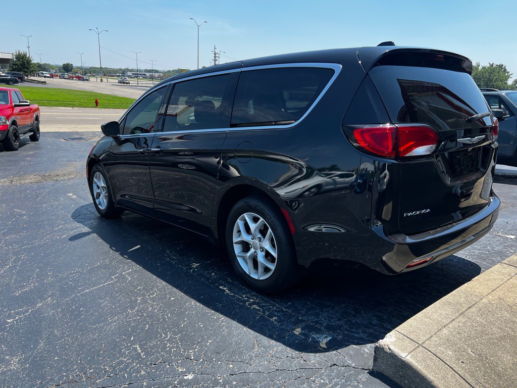 2017 Chrysler Pacifica Image 6