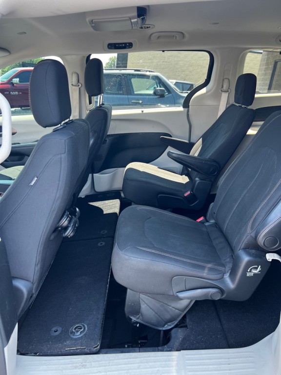 2017 Chrysler Pacifica Image 9
