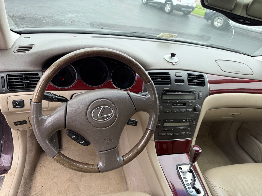 2002 Lexus ES 300 Image 8