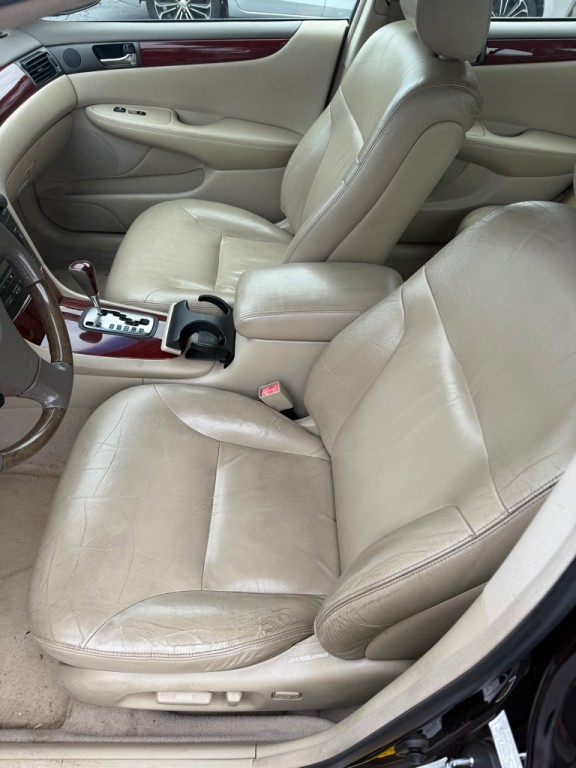 2002 Lexus ES 300 Image 9