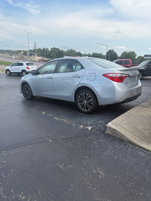 2015 Toyota Corolla Image 2