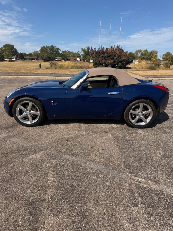 2009 Pontiac Solstice Image 3