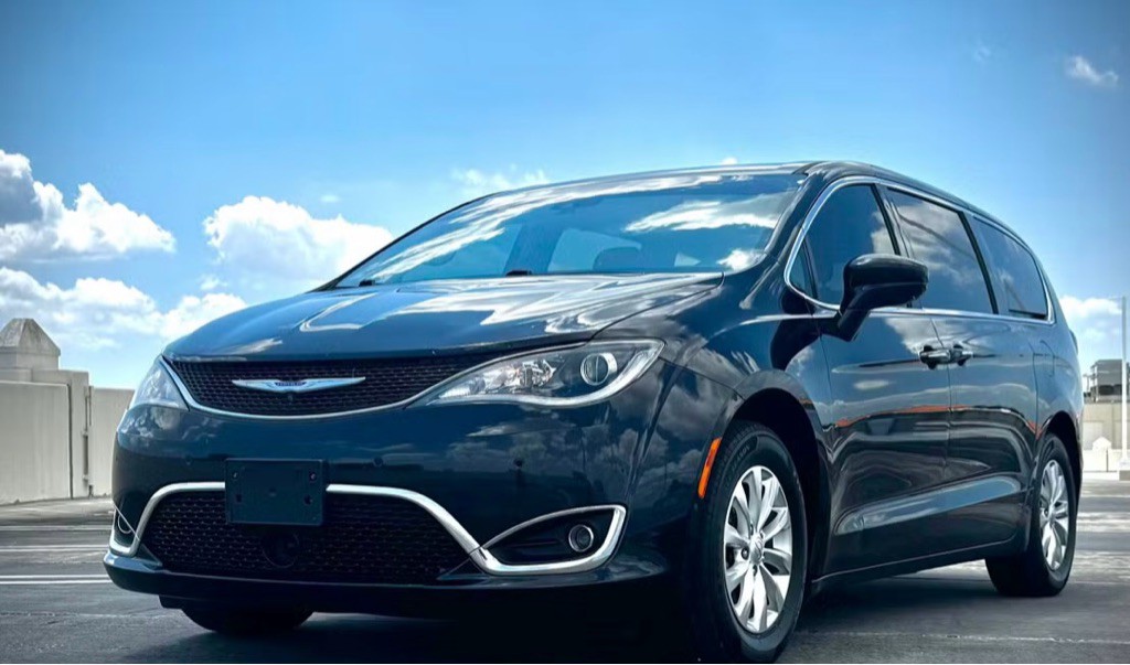 2019 Chrysler Pacifica Image 1