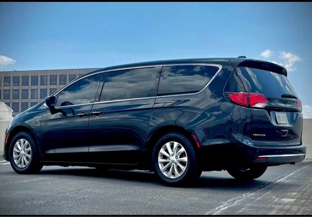 2019 Chrysler Pacifica Image 3