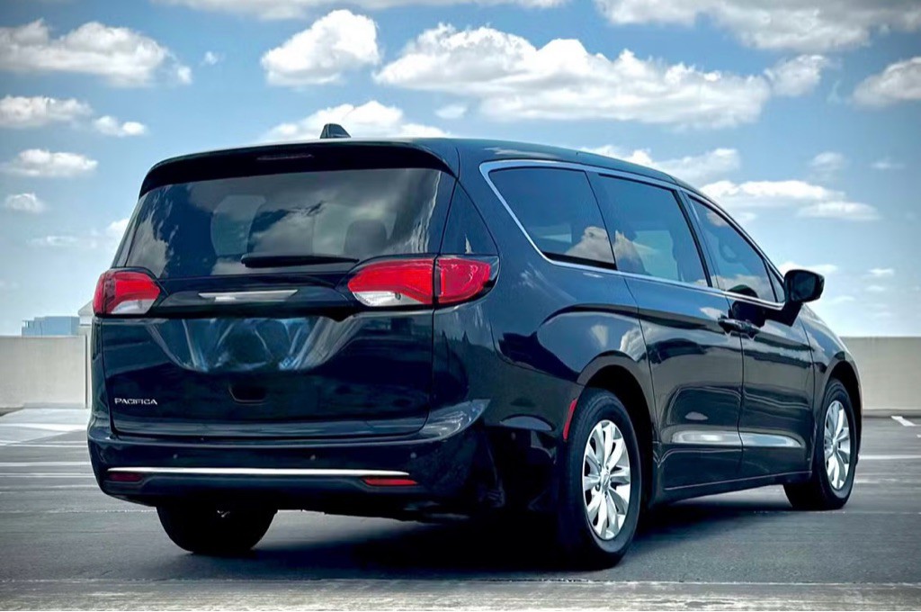 2019 Chrysler Pacifica Image 6