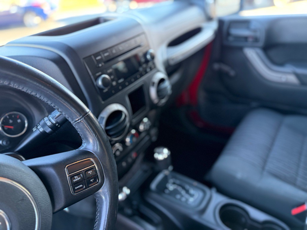 2012 Jeep Wrangler Image 8