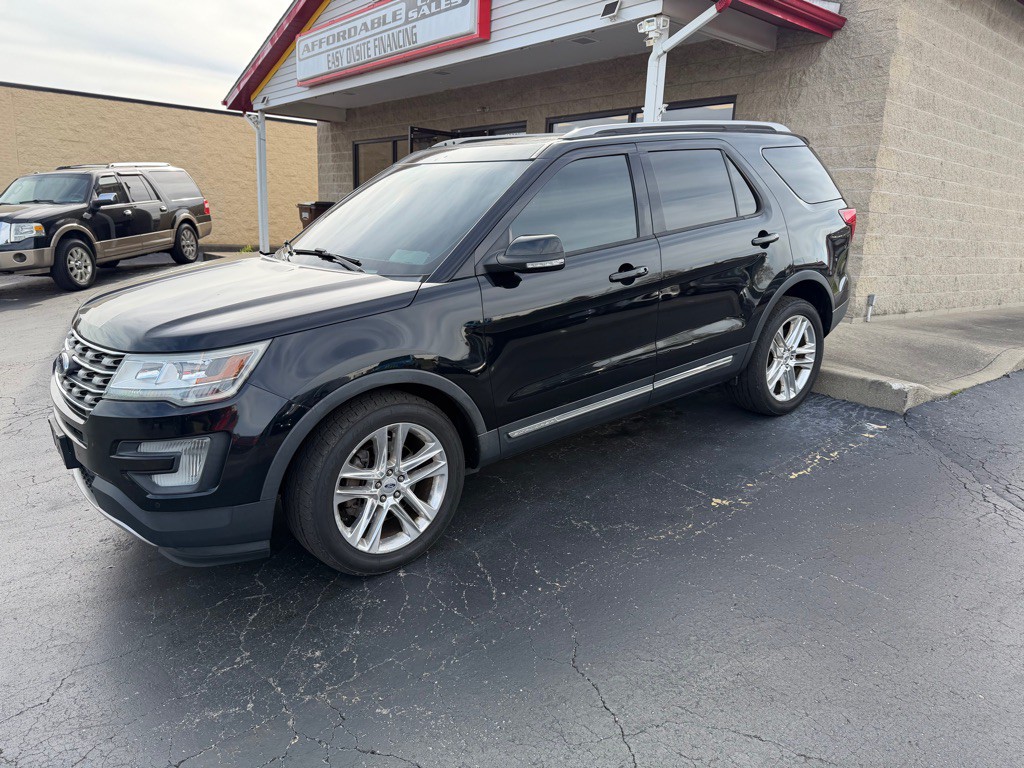 2017 Ford Explorer Image 1