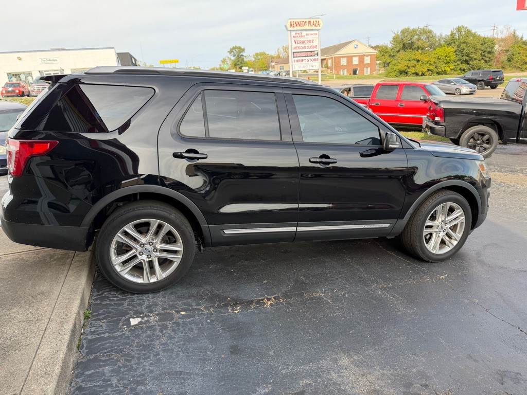 2017 Ford Explorer Image 4