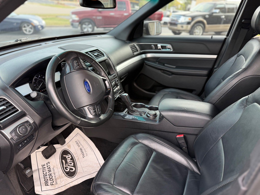 2017 Ford Explorer Image 8