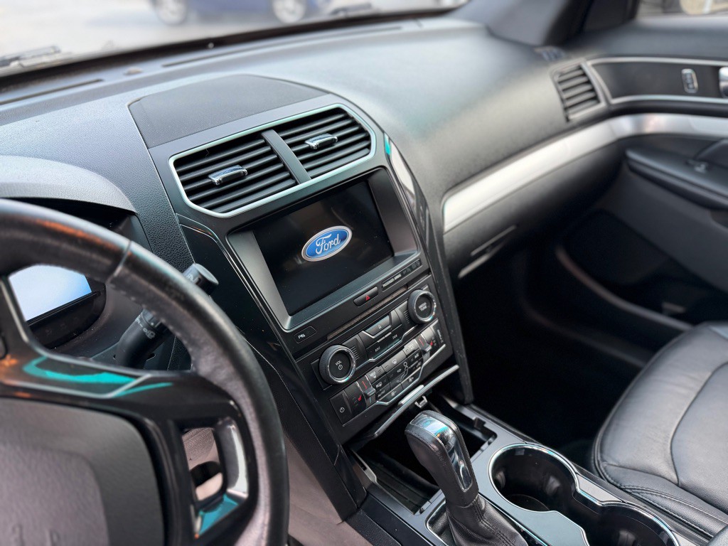 2017 Ford Explorer Image 9