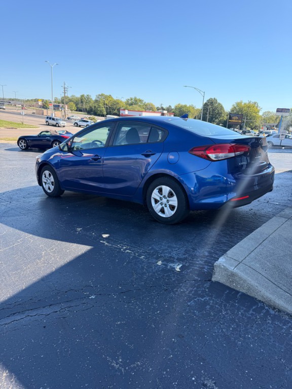 2018 Kia Forte Image 2