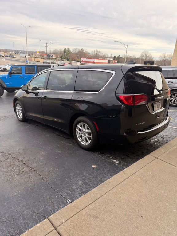 2020 Chrysler Voyager Image 2