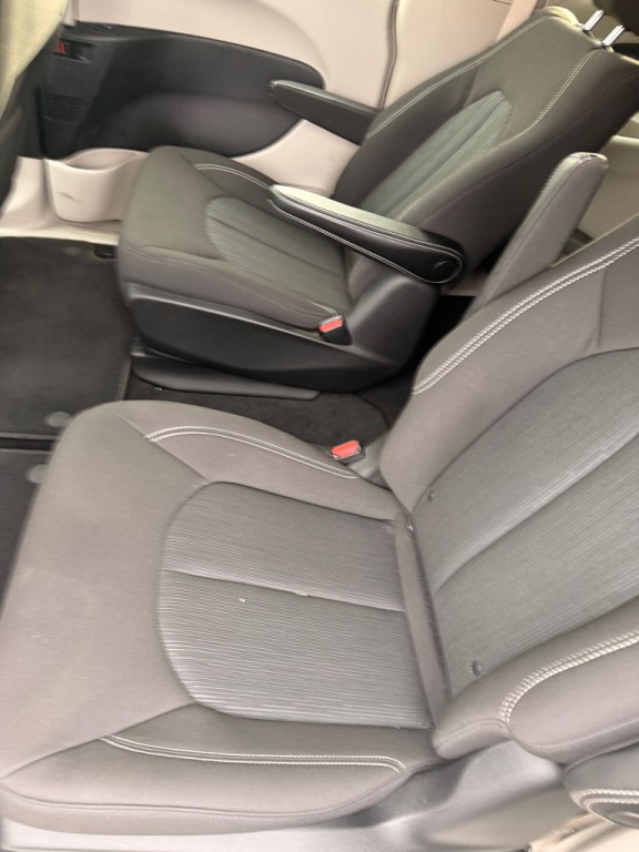 2020 Chrysler Voyager Image 9