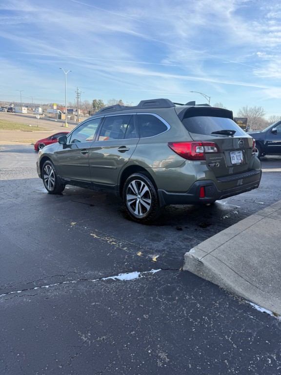 2018 Subaru Outback Image 2