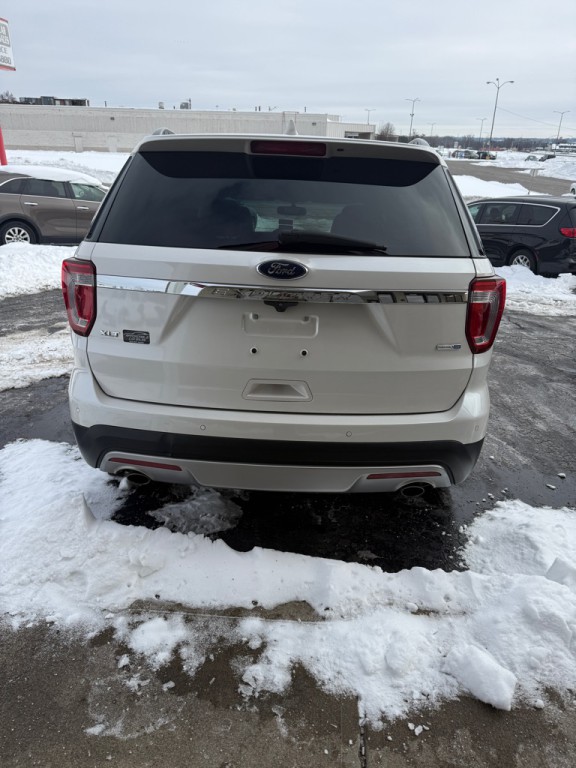 2016 Ford Explorer Image 3