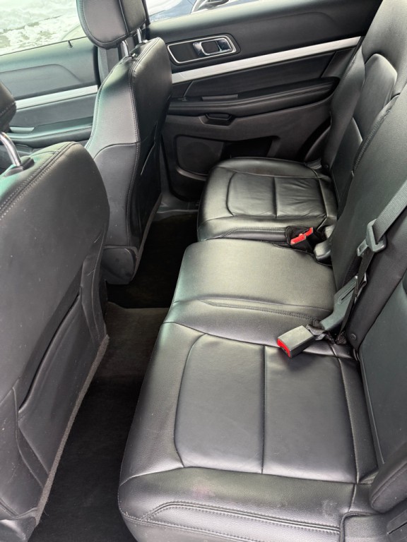2016 Ford Explorer Image 9