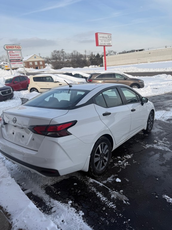 2023 Nissan Versa Image 4