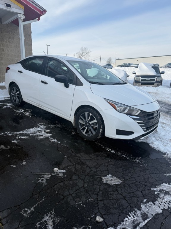 2023 Nissan Versa Image 5