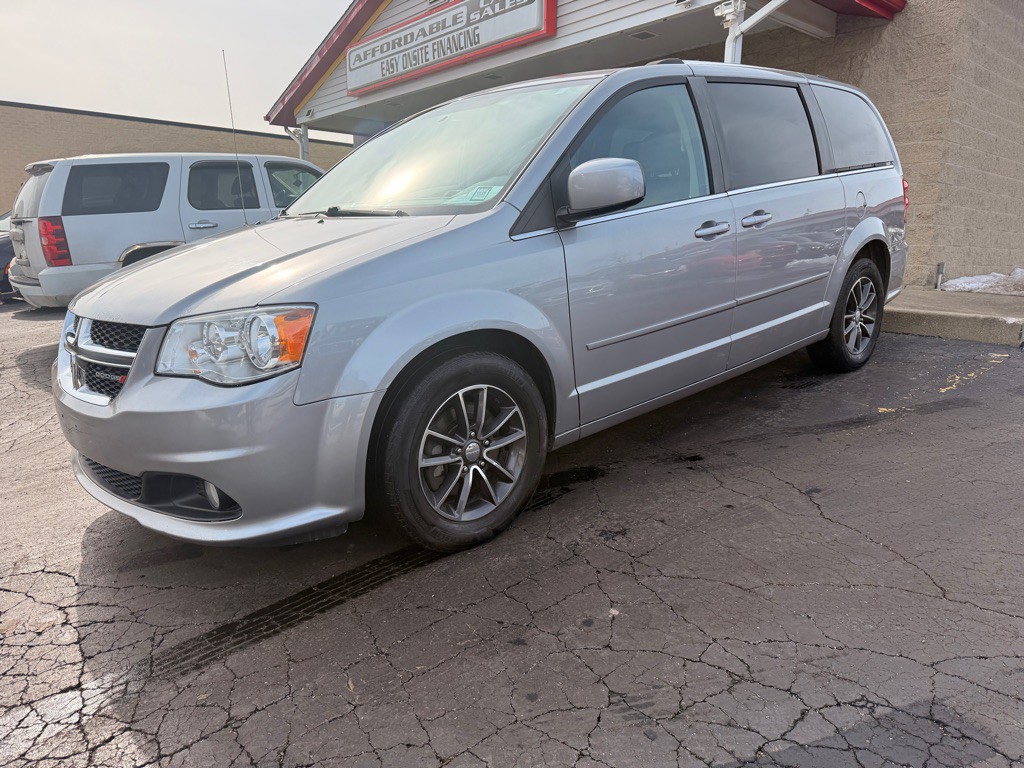 2017 Dodge Grand Caravan Image 1