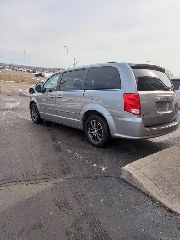 2017 Dodge Grand Caravan Image 2