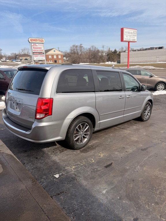 2017 Dodge Grand Caravan Image 4