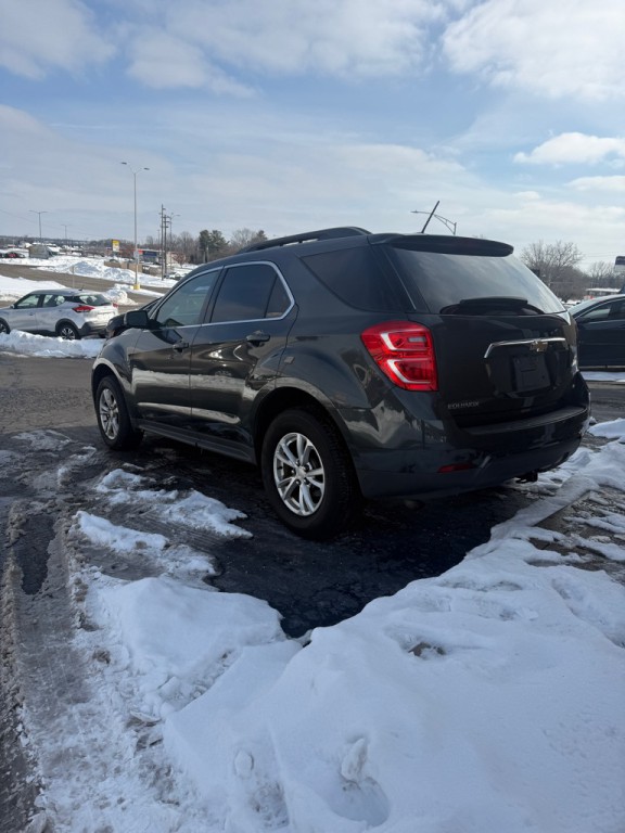 2017 Chevrolet Equinox Image 2