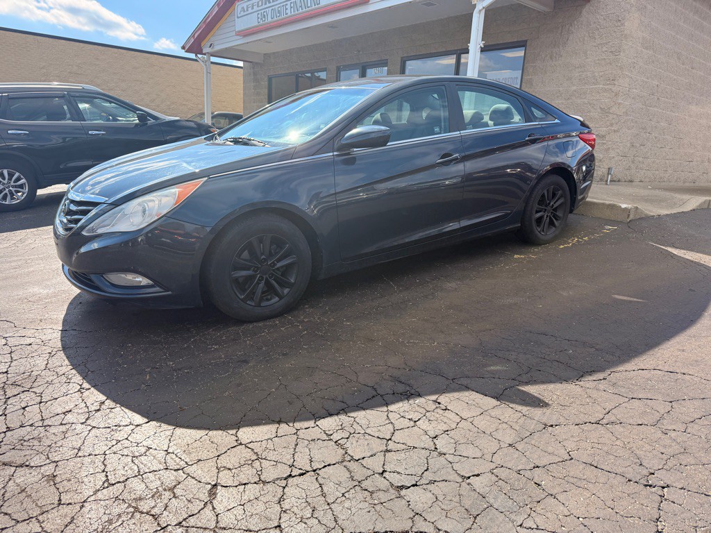 2013 Hyundai Sonata Image 1