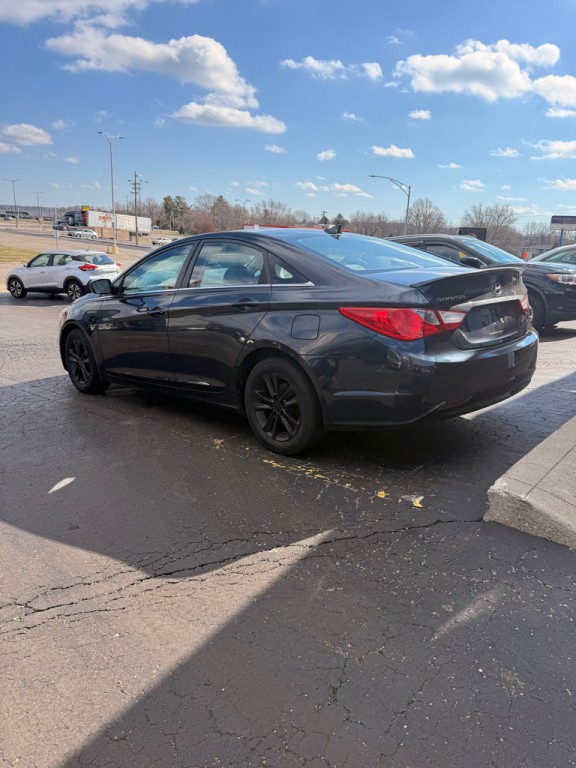 2013 Hyundai Sonata Image 2
