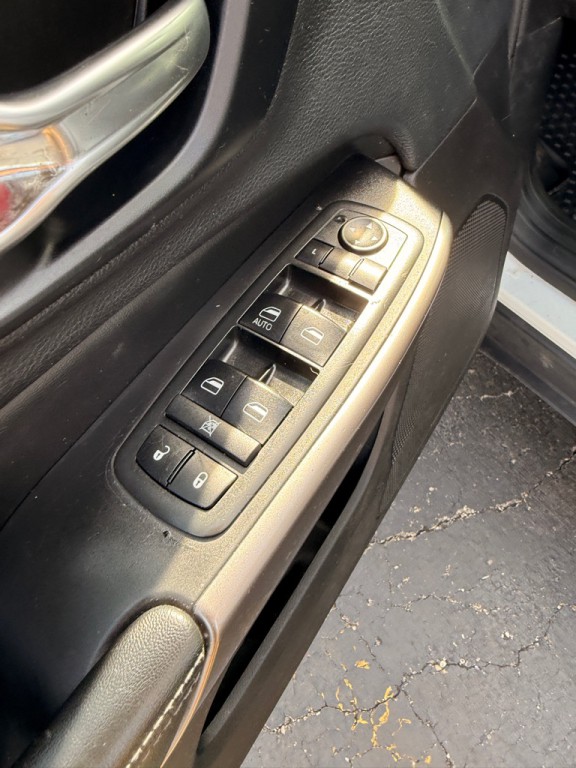 2019 Jeep Cherokee Image 9