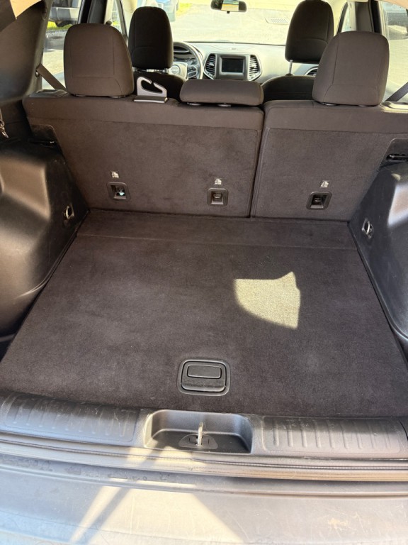 2019 Jeep Cherokee Image 11