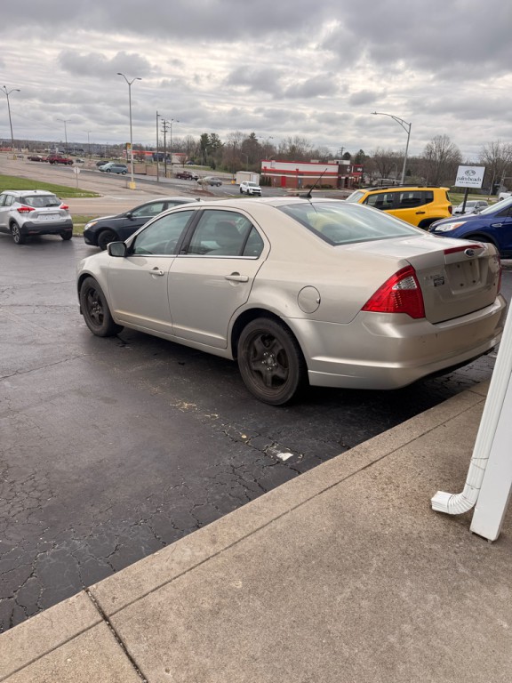 2010 Ford Fusion Image 2