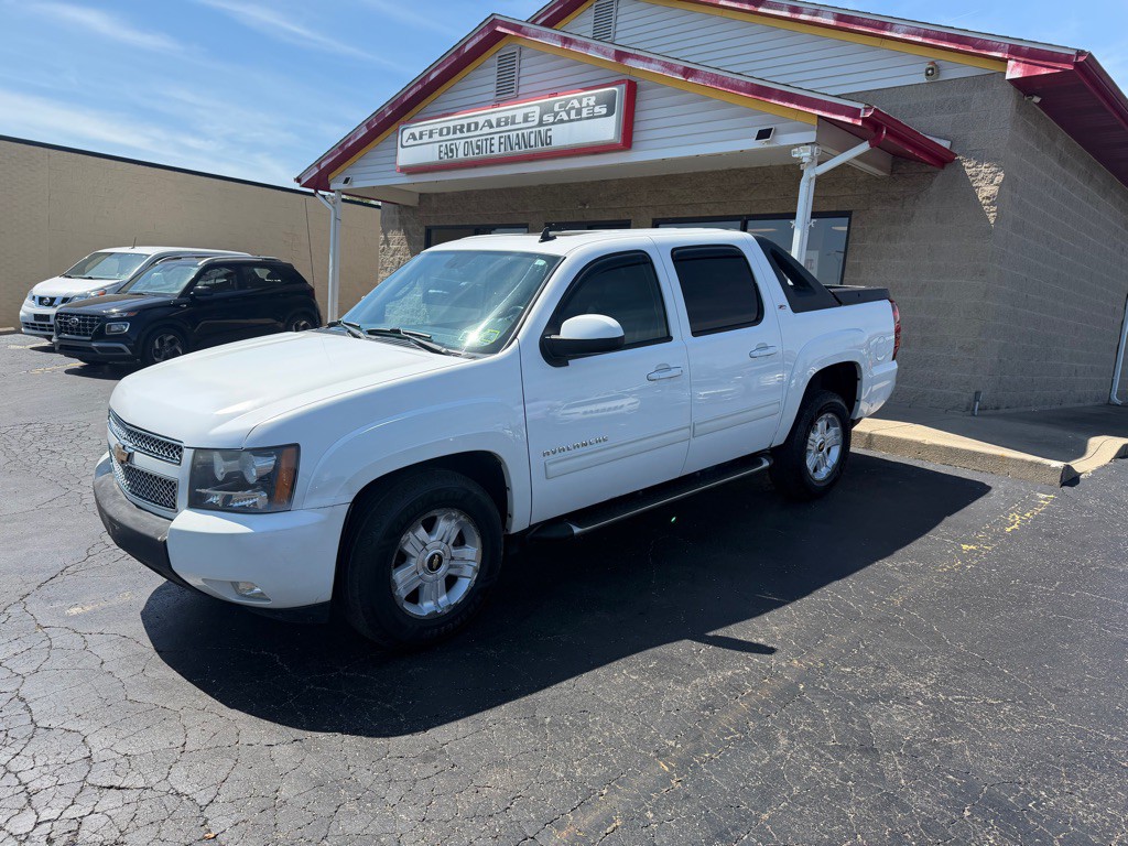 2010 Chevrolet Avalanche Image 1
