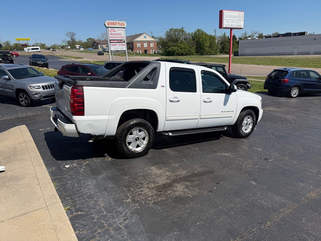 2010 Chevrolet Avalanche Image 5