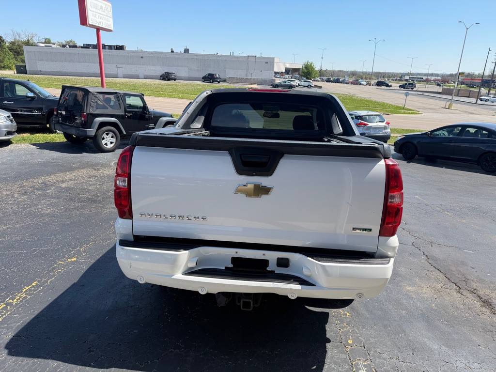 2010 Chevrolet Avalanche Image 6