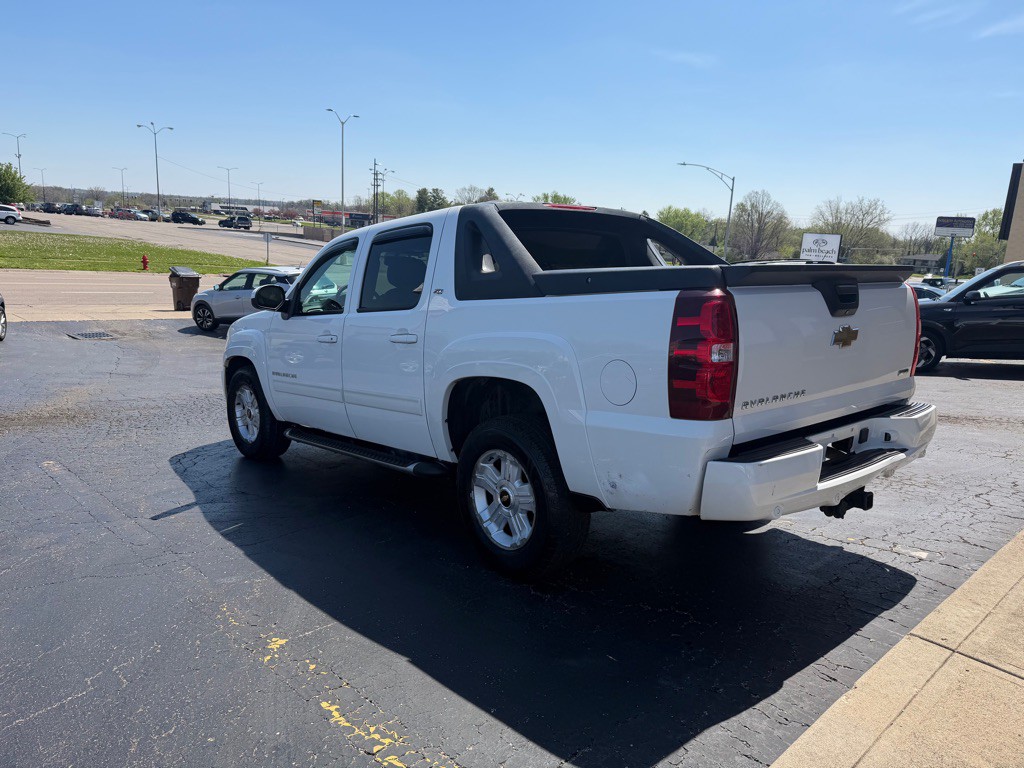 2010 Chevrolet Avalanche Image 7