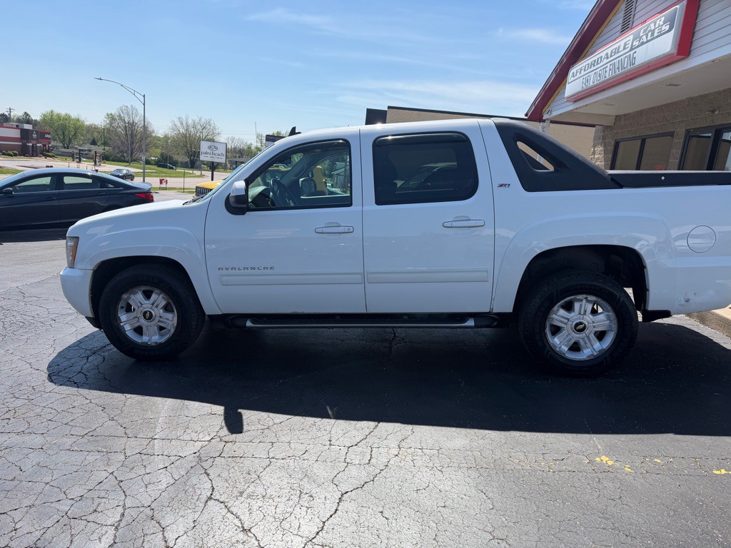 2010 Chevrolet Avalanche Image 8