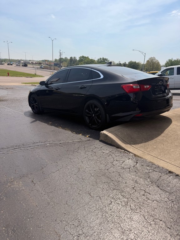 2018 Chevrolet Malibu Image 2