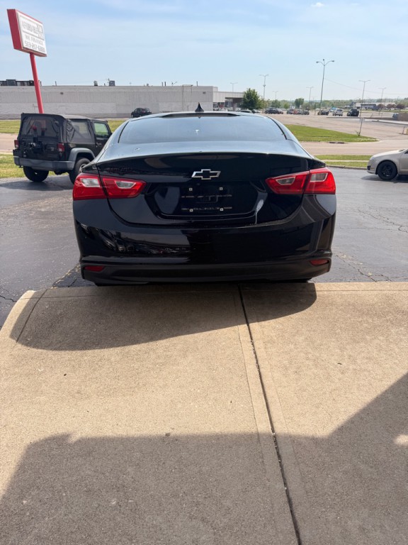 2018 Chevrolet Malibu Image 3