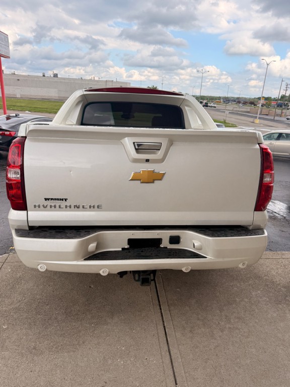 2012 Chevrolet Avalanche Image 3