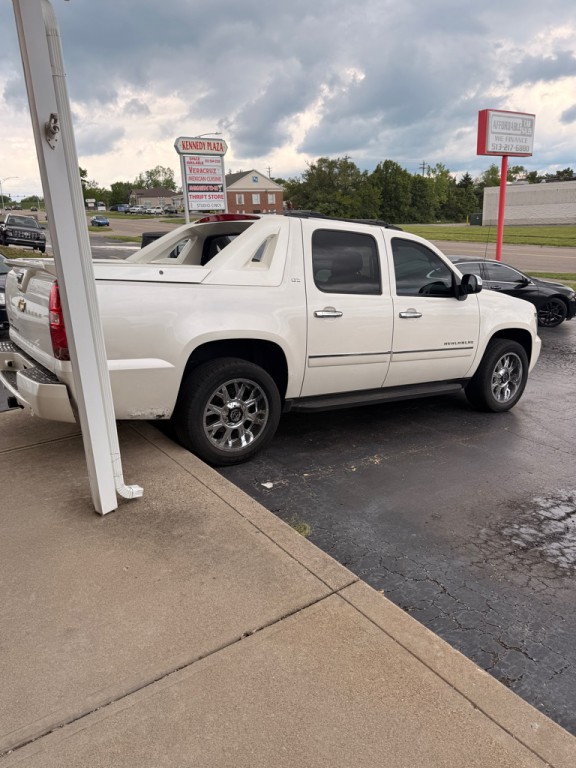 2012 Chevrolet Avalanche Image 4