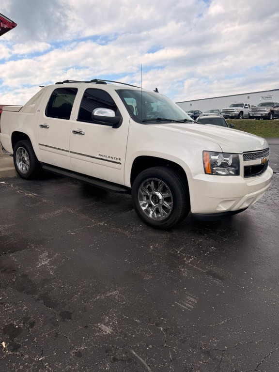 2012 Chevrolet Avalanche Image 5