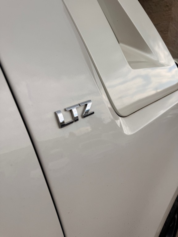 2012 Chevrolet Avalanche Image 7