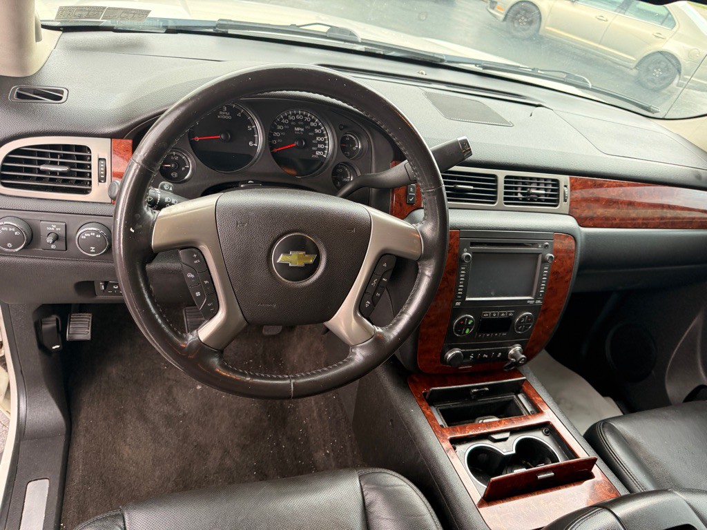 2012 Chevrolet Avalanche Image 8