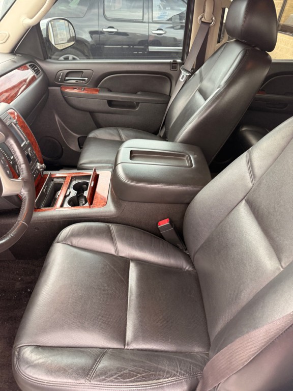 2012 Chevrolet Avalanche Image 9