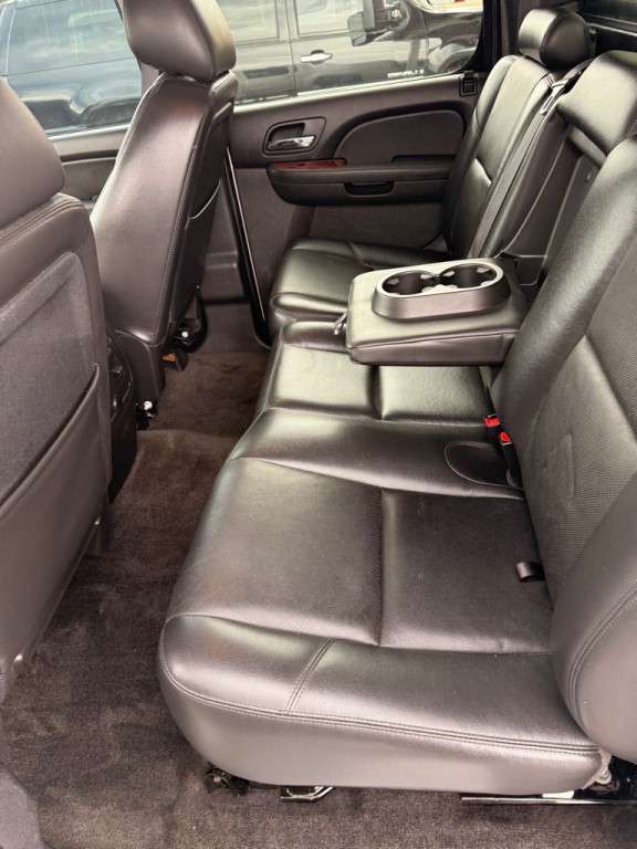 2012 Chevrolet Avalanche Image 10