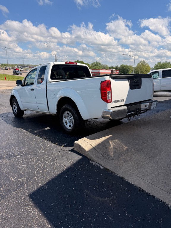 2013 Nissan Frontier Image 2