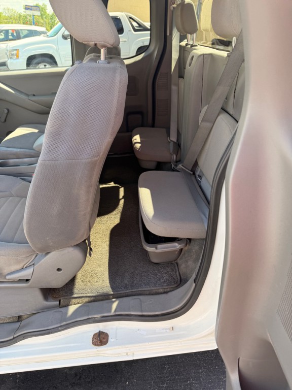 2013 Nissan Frontier Image 9